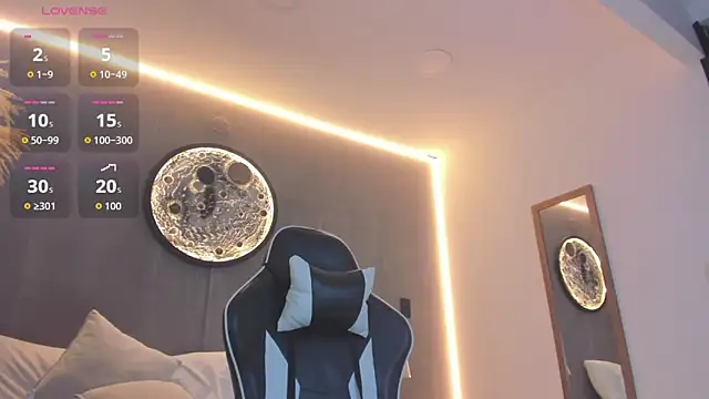 Snapshot of luccia_smith chatting on 10-29-25, 02:36 luccia smith online show from 10-29-25, 02:36