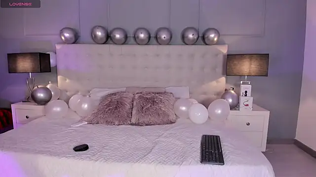 Snapshot of KellyRooss chatting on 09-25-25, 12:09 KellyRooss online show from 09-25-25, 12:09