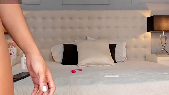 Snapshot of KellyRooss chatting on 10-16-25, 12:28 KellyRooss online show from 10-16-25, 12:28