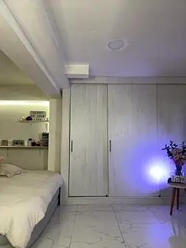 Snapshot of HellennScott chatting on 09-30-25, 11:43 HellennScott online show from 09-30-25, 11:43