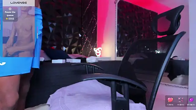 Snapshot of JulienSaint chatting on 10-11-25, 09:08 JulienSaint online show from 10-11-25, 09:08