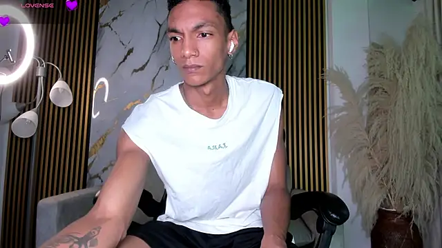 Snapshot of JulienSaint chatting on 07-11-26, 11:46 JulienSaint online show from 07-11-26, 11:46