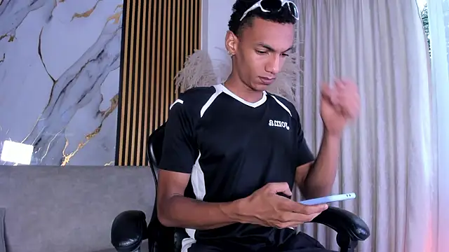Snapshot of JulienSaint chatting on 07-15-26, 11:48 JulienSaint online show from 07-15-26, 11:48