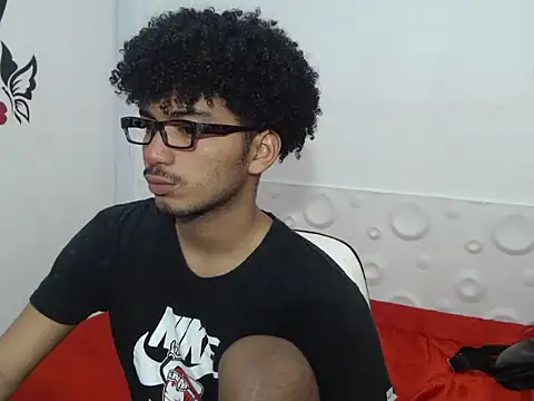 felipecams123 online show from 09-25-25, 12:47