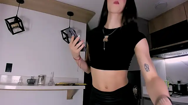 fhalon foxxxys  online show from 06-28-26, 07:09