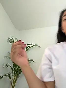 Ariana2017 online show from 02-08-26, 01:47