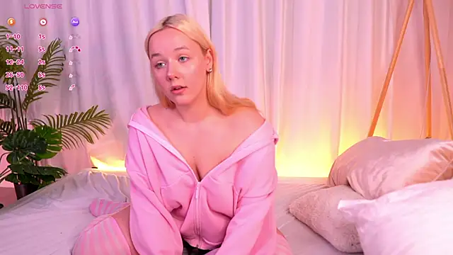 Snapshot of MissBunnyDoll chatting on 04-25-26, 07:33 MissBunnyDoll online show from 04-25-26, 07:33