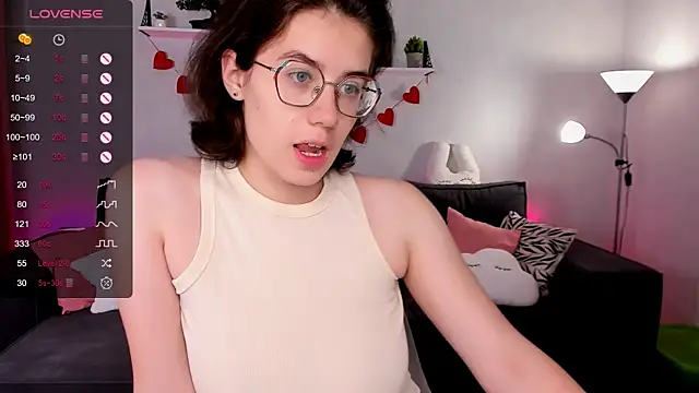 Snapshot of BellaCaress chatting on 09-09-25, 02:33 BellaCaress online show from 09-09-25, 02:33