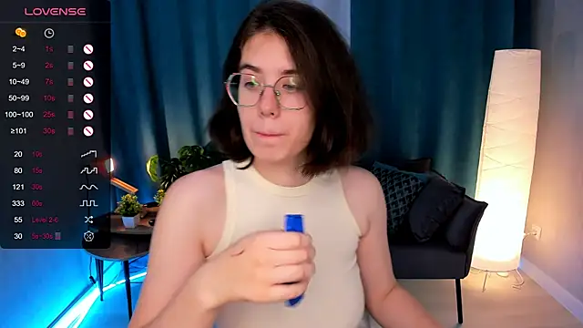 Snapshot of BellaCaress chatting on 09-16-25, 02:45 BellaCaress online show from 09-16-25, 02:45