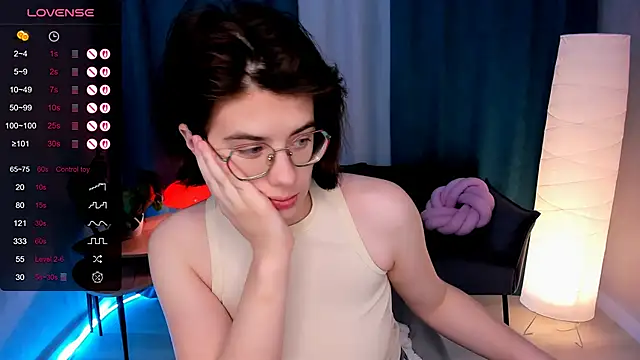 Snapshot of BellaCaress chatting on 11-19-25, 02:22 BellaCaress online show from 11-19-25, 02:22