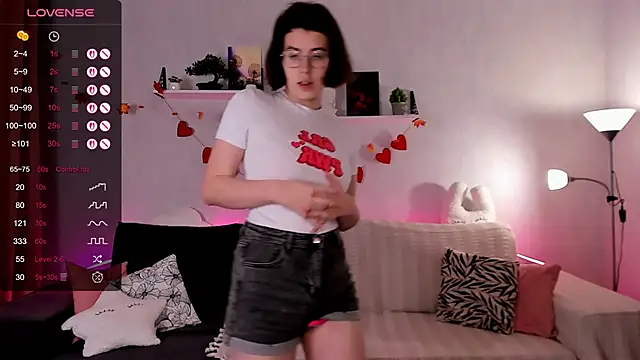 Snapshot of BellaCaress chatting on 11-25-25, 02:33 BellaCaress online show from 11-25-25, 02:33