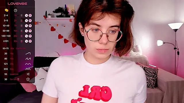 Snapshot of BellaCaress chatting on 11-29-25, 02:25 BellaCaress online show from 11-29-25, 02:25