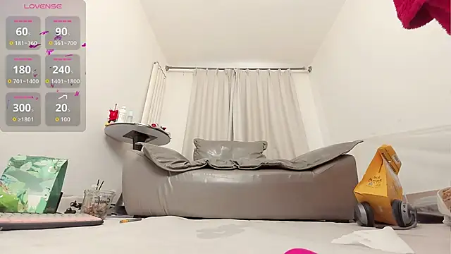 fox-yiyi online show from 10-18-25, 07:53