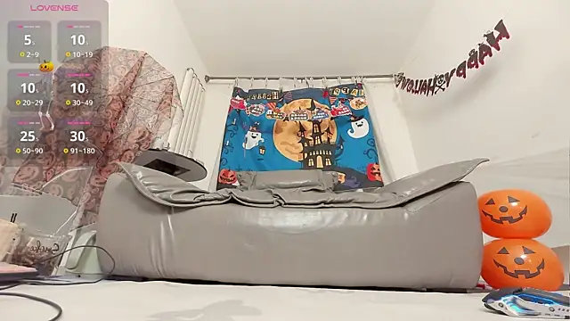 fox-yiyi online show from 10-25-25, 12:02