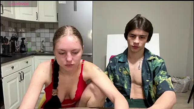 Snapshot of flowerscouple chatting on 03-01-26, 10:01 flowerscouple online show from 03-01-26, 10:01