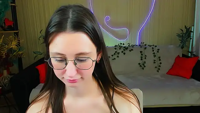 YourLovellyStory online show from 05-12-26, 01:30