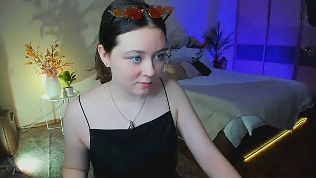 AlluringLookk online show from 11-13-25, 11:20