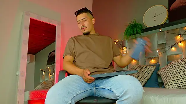 MrFox   online show from 02-17-26, 07:42