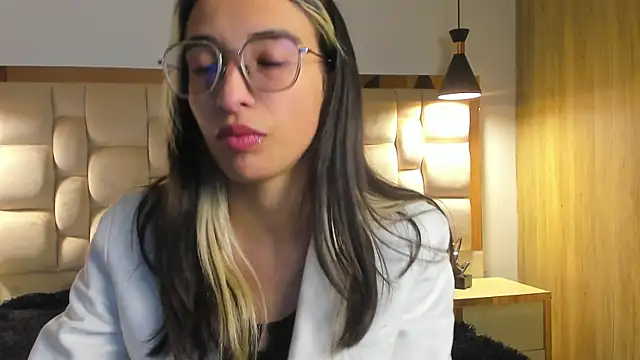 Emilia Bons online show from 09-11-25, 12:49