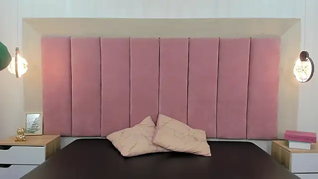 Emilia Bons online show from 10-03-25, 01:52