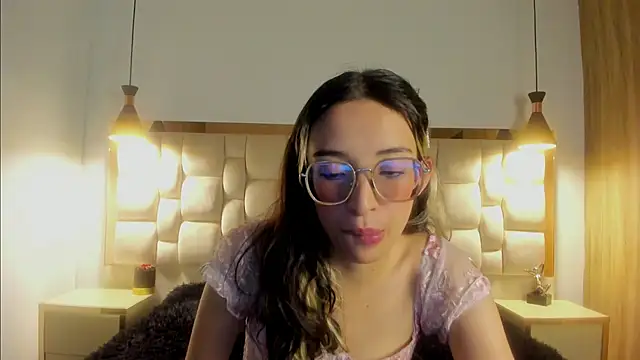 Emilia Bons online show from 10-28-25, 01:14