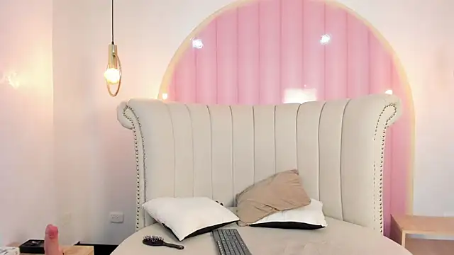 Emilia Bons online show from 01-14-26, 12:33