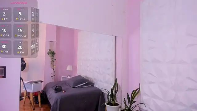 Snapshot of HannahToons chatting on 01-07-26, 03:53 HannahToons online show from 01-07-26, 03:53