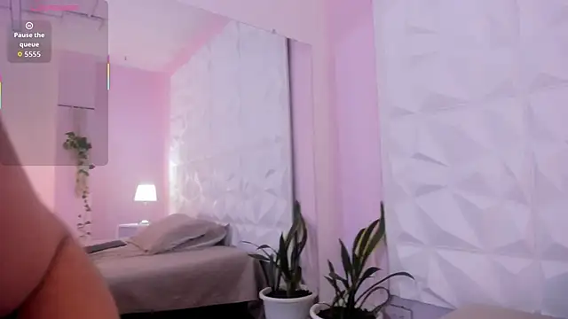 Snapshot of HannahToons chatting on 01-11-26, 04:06 HannahToons online show from 01-11-26, 04:06