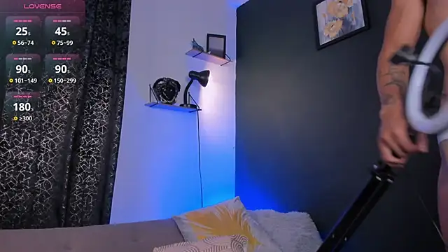 MarkSantozz online show from 10-28-25, 07:05