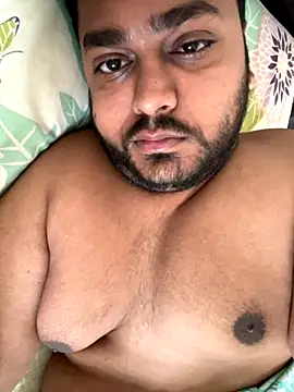 Snapshot of blrguychub chatting on 11-24-25, 02:11 blrguychub online show from 11-24-25, 02:11