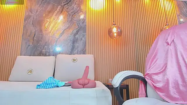 Snapshot of chloe_murray chatting on 11-18-25, 06:56 chloe murray online show from 11-18-25, 06:56