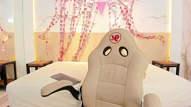 Snapshot of chloe_murray chatting on 02-09-26, 11:47 chloe murray online show from 02-09-26, 11:47