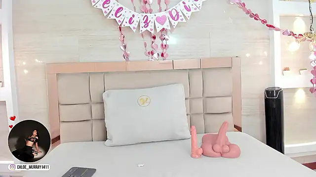 Snapshot of chloe_murray chatting on 02-13-26, 12:01 chloe murray online show from 02-13-26, 12:01