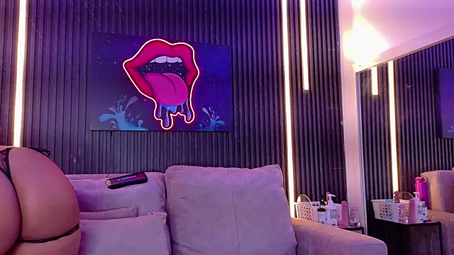 SophiaSummer online show from 10-14-25, 07:47