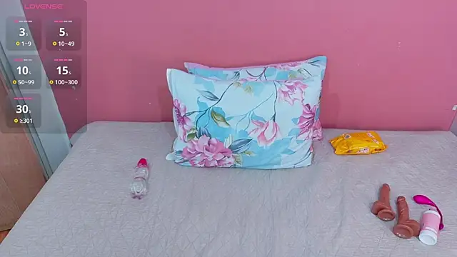 Snapshot of curvybrunnett chatting on 12-18-25, 03:01 curvybrunnett online show from 12-18-25, 03:01