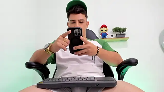 Mikecooper online show from 10-24-25, 04:53