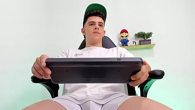 Mikecooper online show from 11-05-25, 03:06