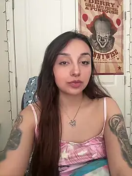 Snapshot of CharmingMaddie chatting on 04-19-26, 03:33 CharmingMaddie online show from 04-19-26, 03:33