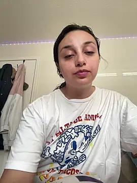 Snapshot of CharmingMaddie chatting on 06-01-26, 04:52 CharmingMaddie online show from 06-01-26, 04:52