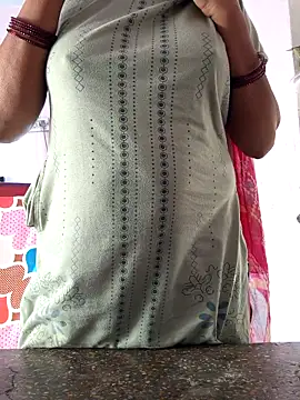 Love-pari077 online show from 04-12-26, 01:21