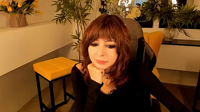 Snapshot of CrystallBloom chatting on 09-11-25, 01:22 CrystallBloom online show from 09-11-25, 01:22