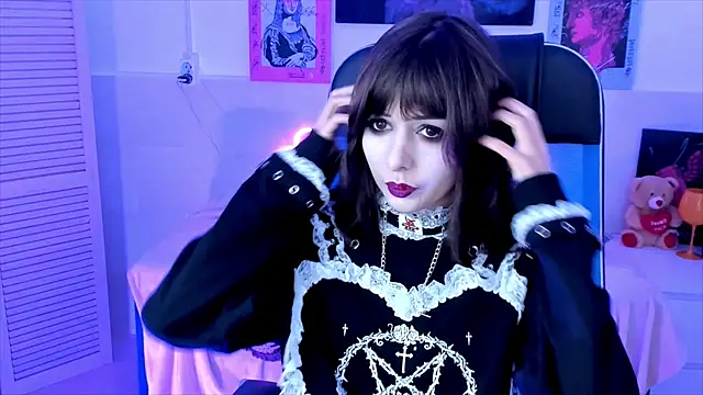 Snapshot of CrystallBloom chatting on 09-29-25, 01:33 CrystallBloom online show from 09-29-25, 01:33