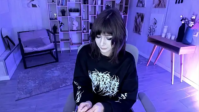 Snapshot of CrystallBloom chatting on 10-01-25, 01:11 CrystallBloom online show from 10-01-25, 01:11