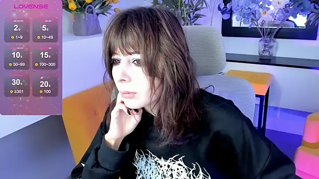 Snapshot of CrystallBloom chatting on 10-10-25, 02:21 CrystallBloom online show from 10-10-25, 02:21