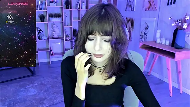 Snapshot of CrystallBloom chatting on 10-17-25, 04:59 CrystallBloom online show from 10-17-25, 04:59