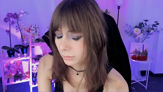 Snapshot of CrystallBloom chatting on 12-16-25, 04:12 CrystallBloom online show from 12-16-25, 04:12