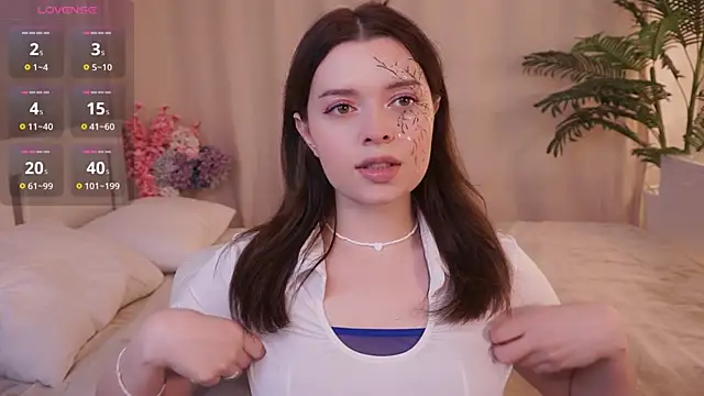 Snapshot of BlissHey chatting on 10-27-25, 04:11 BlissHey online show from 10-27-25, 04:11