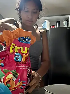 lynn9000 online show from 10-17-25, 06:05