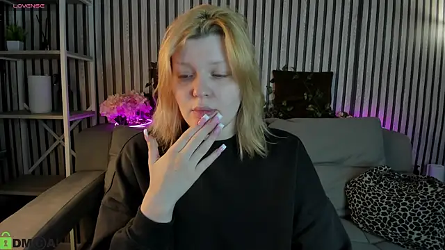 Michele Greenn online show from 05-17-26, 01:03