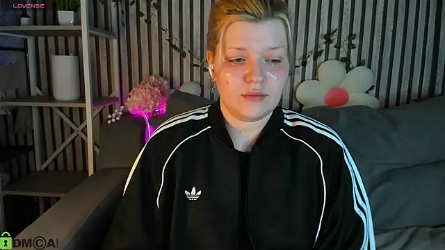 Snapshot of Michele_Greenn chatting on 07-06-26, 01:13 Michele Greenn online show from 07-06-26, 01:13
